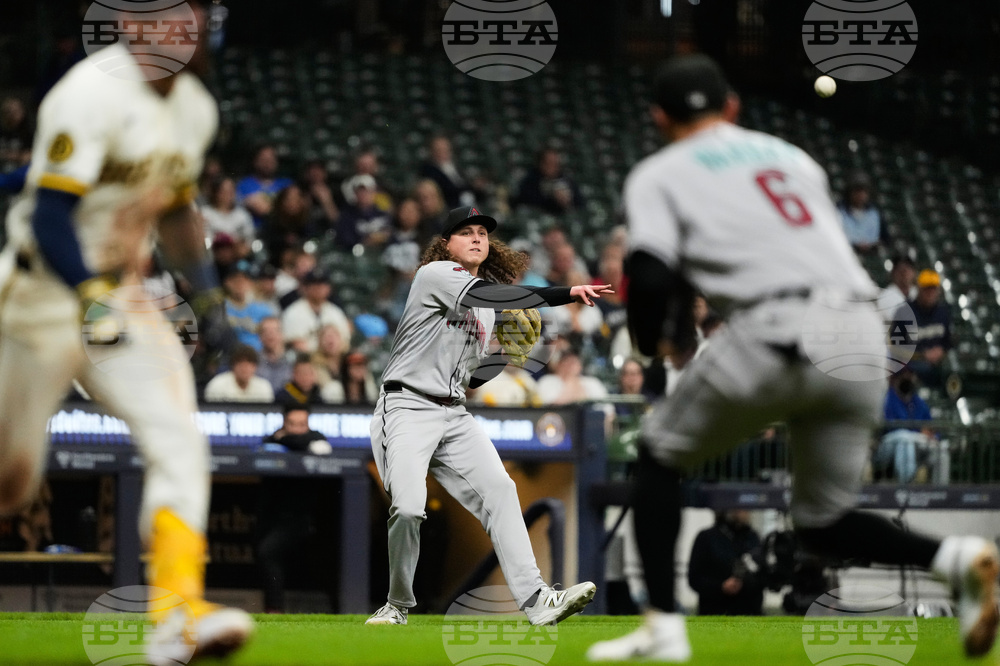 Diamondbacks Brewers Baseball