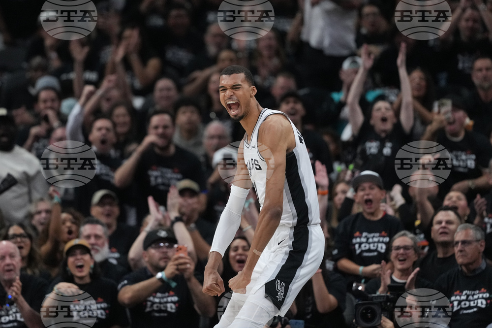 APTOPIX Trail Blazers Spurs Basketball
