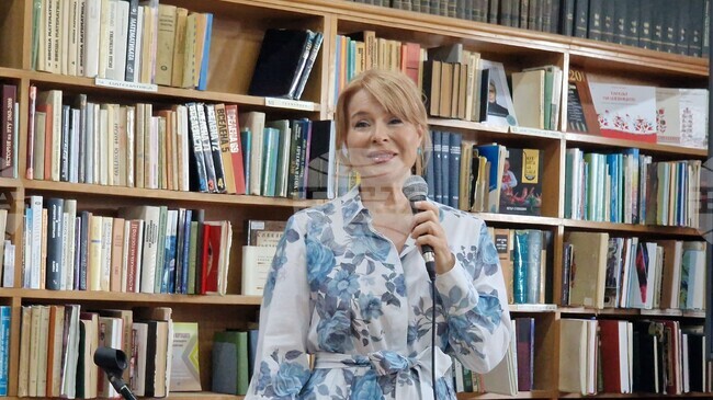 Мира Добрева представи във Велико Търново втората си книга за столетниците и каза, че е написала пиеса по темата