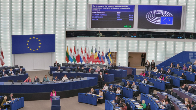 Политическите групи в ЕП посочиха различни причини за кризата в Близкия изток и предложиха различни решения