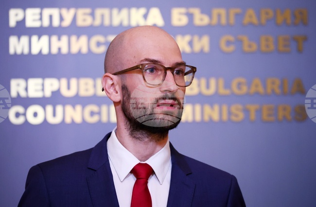 През април няма да се ползват средства от фискалния резерв за покриване на разходи, съобщи служебният финансов министър