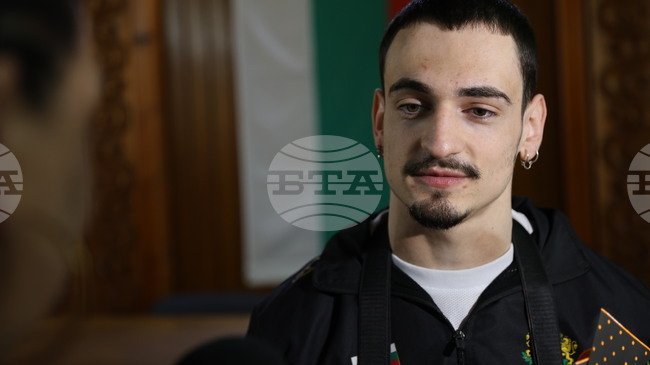 "Имам още аванс и ще го покажа в следващите състезания", заяви сребърният медалист от европейското по вдигане на тежести Иван Димов