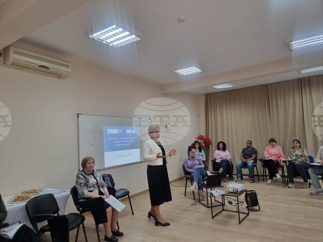 Нова методика и механизъм за превенция на разделянето на семейства обсъдиха на регионална среща в Стара Загора