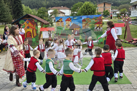 Село Мосомище - Детска градина „Пролет“ - концерт