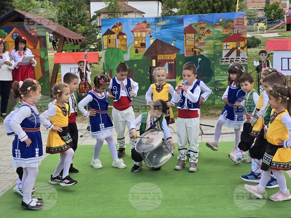 Село Мосомище - Детска градина „Пролет“ - концерт