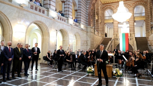 Истинската близост и силата на връзките се изгражда не толкова във времето, а в предизвикателствата, заяви премиерът Андрей Гюров