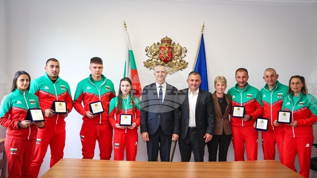 Министърът на младежта и спорта Димитър Илиев награди медалистите от Европейското първенство по самбо