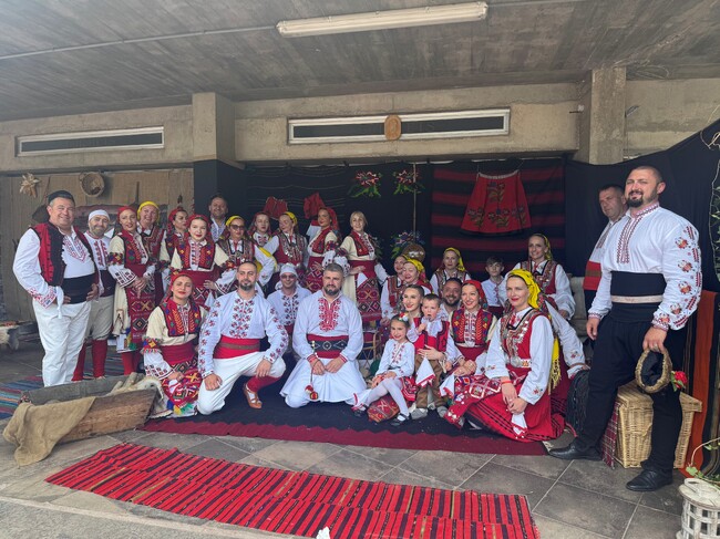 Танцовата група „Българка и Пирина“ в Кент ще представи на събора в Мюнхен танц „Тракийски задявки“