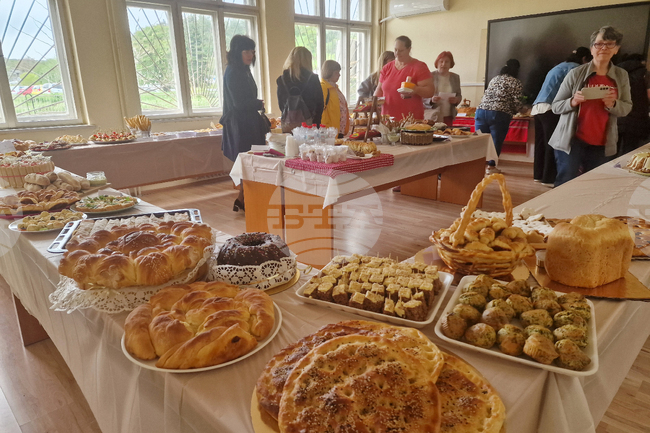 Близо сто души показаха кулинарни специалитети в кулинарния маратон „Хлябът – дар, живот, магия“ в Разград 