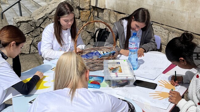 Ученици от Ловешка област организираха инициатива за по-зелено и привлекателно училище