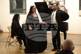 Софийска градска художествена галерия - Никола Гюзелев - монография