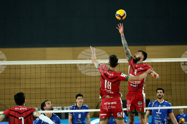 Нефтохимик 2010 победи шампиона Левски и запази шансове за първото място в мъжкото волейболно първенство