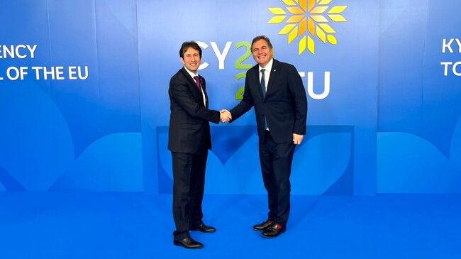 Министър Исмаилов повдигна въпроса за налаганите във Франция глоби на български превозвачи на среща с френския си колега Филип Табаро