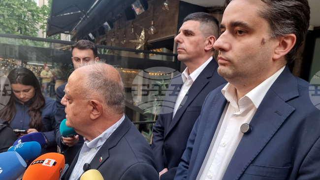 Разделението на парламентарната група е сериозна политическа грешка, каза председателят на ДСБ Атанас Атанасов
