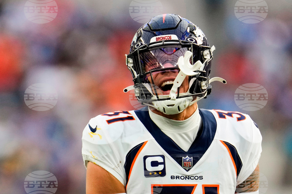 Broncos Simmons Retires Football