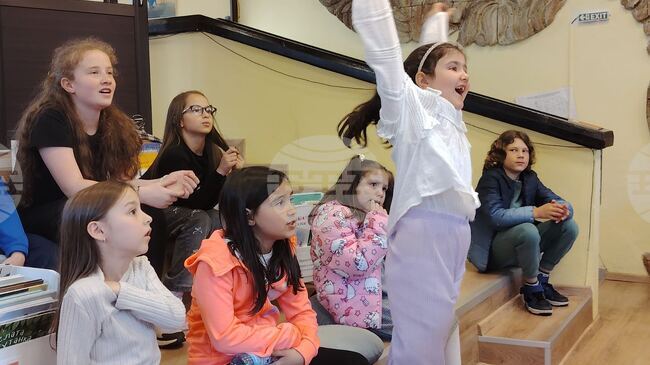 Няколко поколения читатели се срещнаха с автори и книги в "Нощ в библиотеката" в Смолян