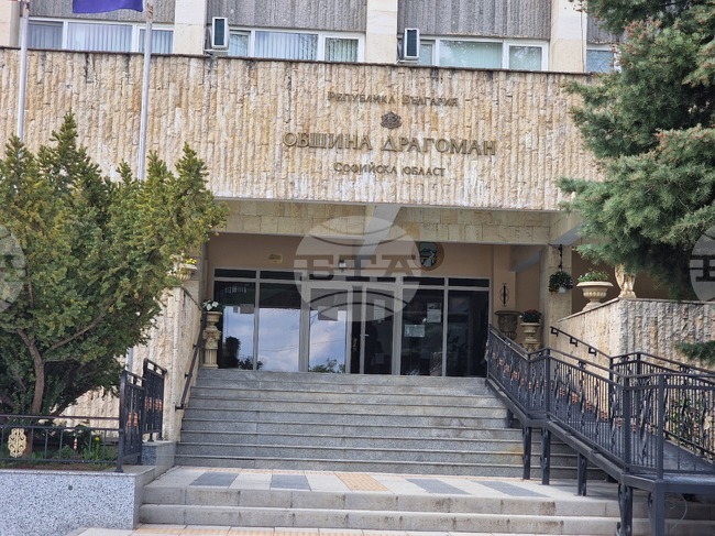 Силното задимяване в района на община Драгоман е в резултат на сериозен пожар на територията на Сърбия, съобщиха от Общината