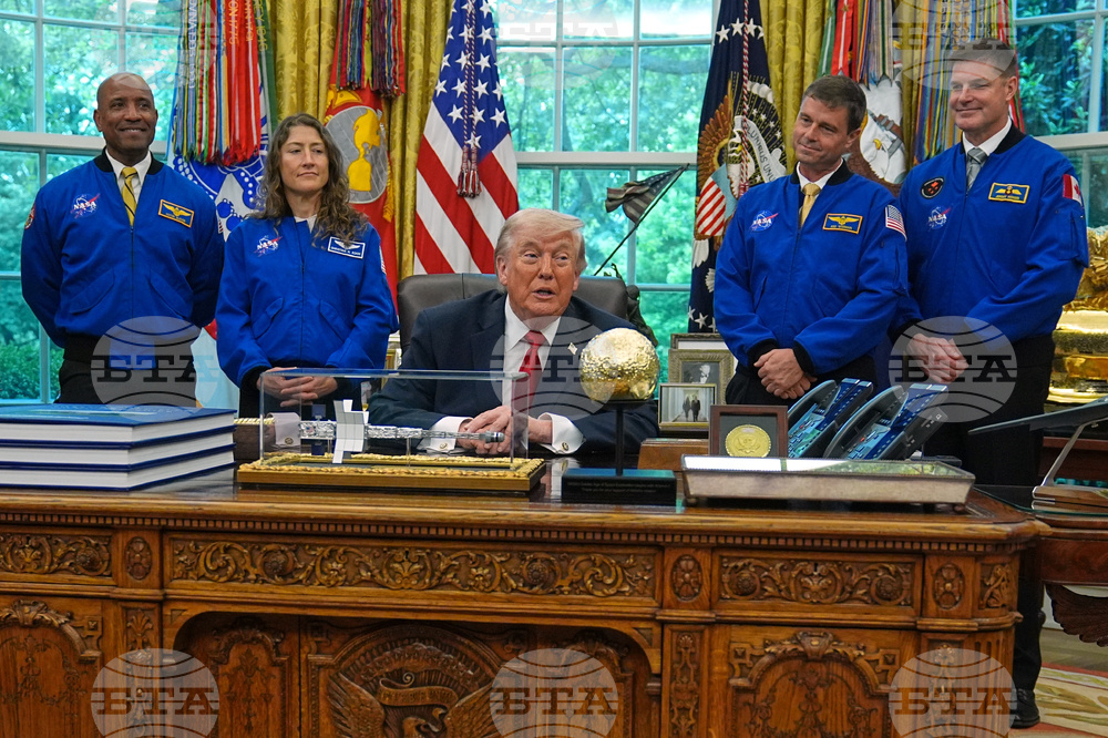 Trump NASA Artemis Moonshot
