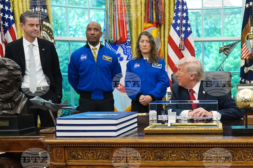 Trump NASA Artemis Moonshot