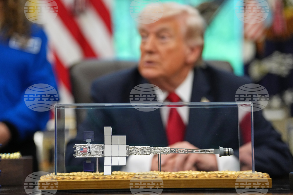 Trump NASA Artemis Moonshot