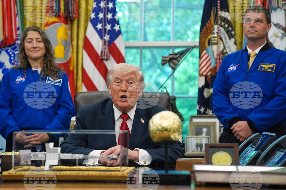 Trump NASA Artemis Moonshot