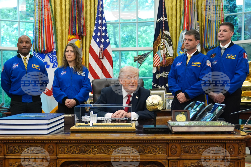 Trump NASA Artemis Moonshot