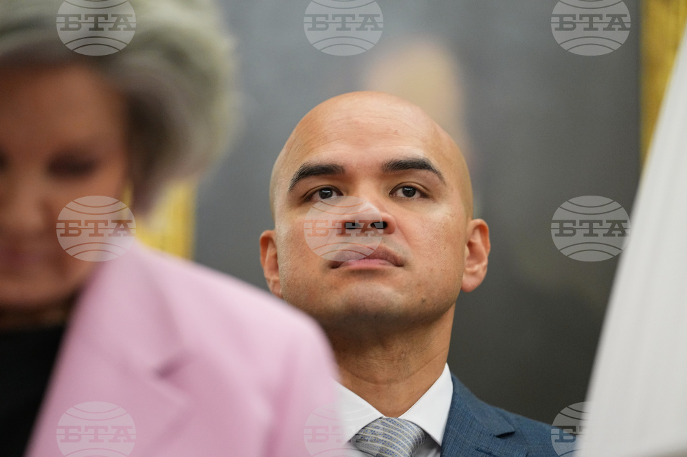 Trump NASA Artemis Moonshot