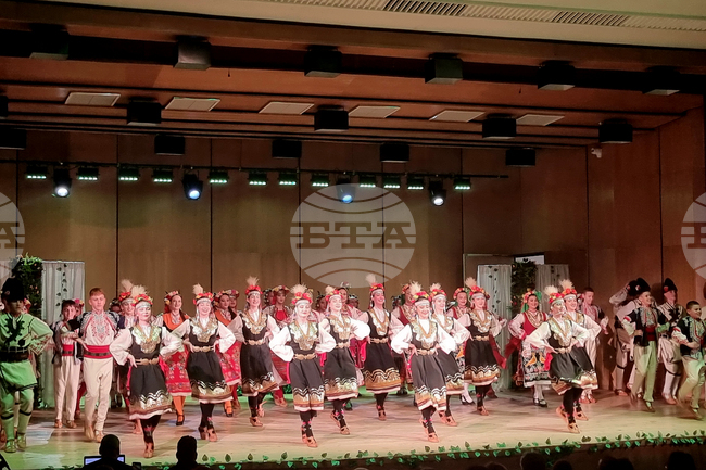 С пролетен концерт ученици от училището по изкуствата в Плевен отбелязаха Международния ден на танца