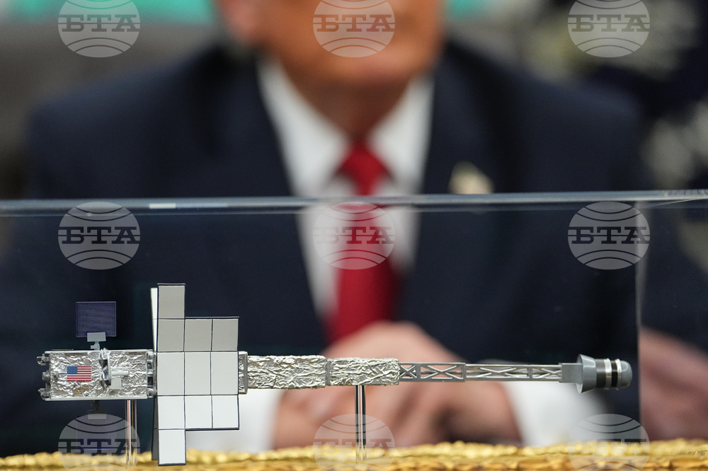 Trump NASA Artemis Moonshot