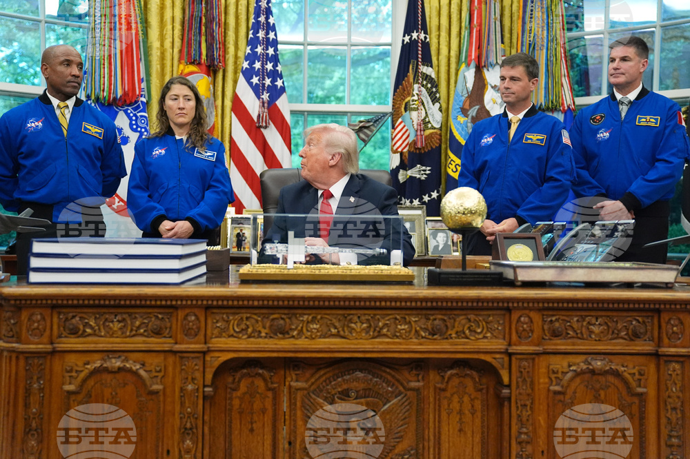 Trump NASA Artemis Moonshot