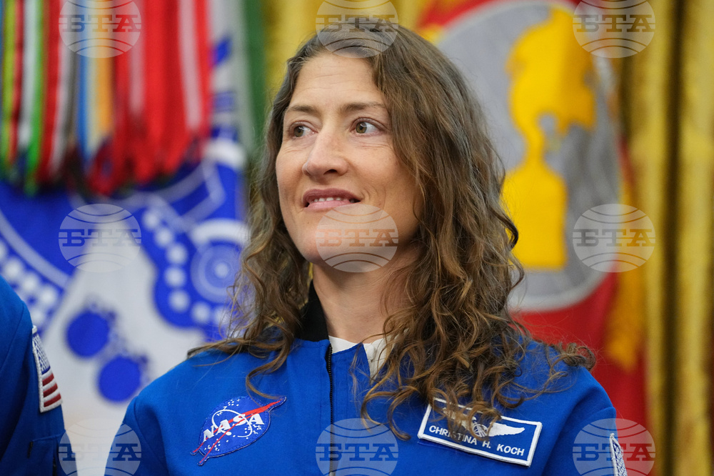 Trump NASA Artemis Moonshot