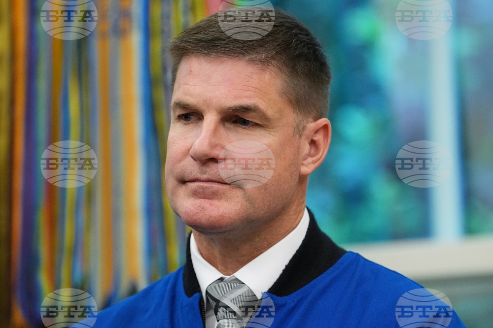 Trump NASA Artemis Moonshot