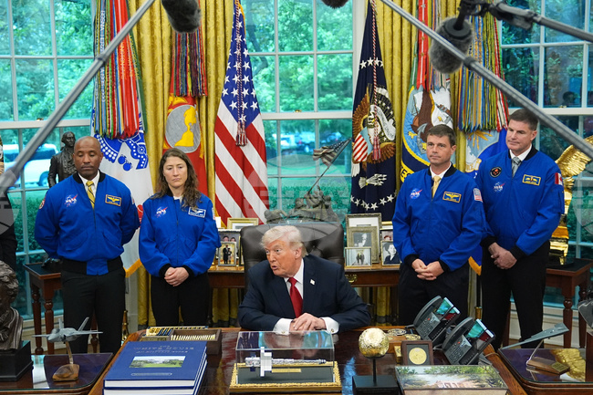 APTOPIX Trump NASA Artemis Moonshot