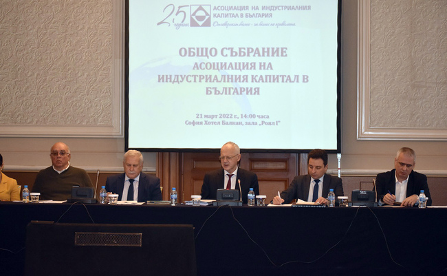 Появи се и нов облик на недекларирана заетост с въвеждането на новите форми на труд, предупреди председателят на Асоциацията на индустриалния капитал в България