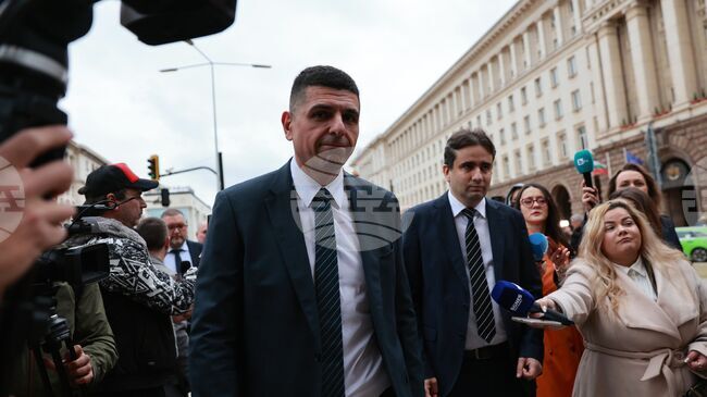 “Демократична България” съобщиха, че са внеси законопроект за сваляне на охраната на Борисов и Пеевски