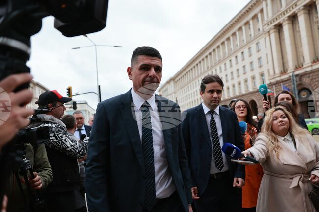 Никога разделението не е било в правилна посока, смята съпредседателят на „Да, България” Ивайло Мирчев