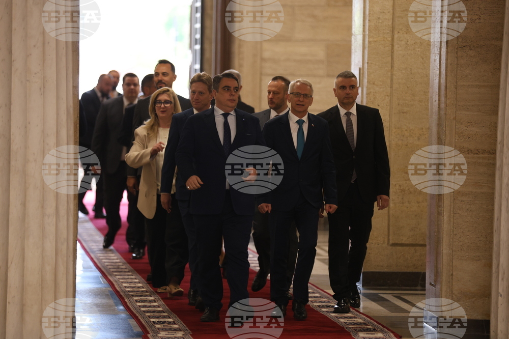 52-ро на Народно събрание - депутати - пристигане