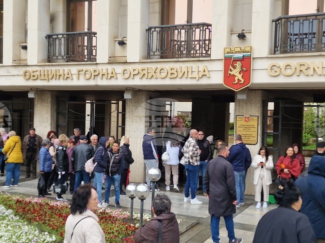 Протест под наслов „Не пипайте болницата“ се проведе пред Община Горна Оряховица