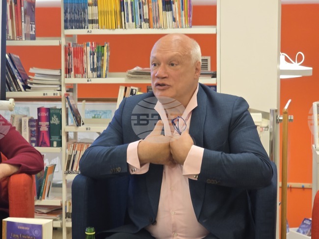 Имам чувството, че в живота си съм станал свидетел на няколко революции, каза френският писател Ерик-Еманюел Шмит на дискусия в София