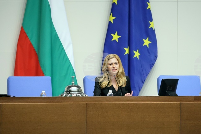 Председателят на 52-рото Народно събрание Михаела Доцова закри първото заседание на новоизбрания парламент