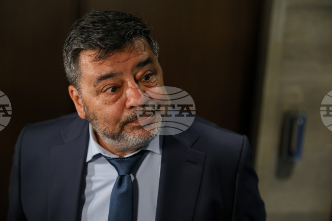 Важно е Румен Радев да заяви лично дали подкрепя казаното от Антон Кутев в декларация, заяви Велислав Величков от „Продължаваме промяната“