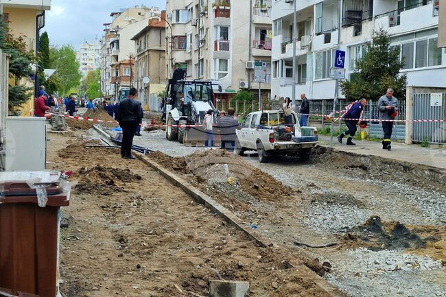Община Бургас изиска от ВиК незабавно да започне работа по отстраняването на аварията на ул. "Оборище"