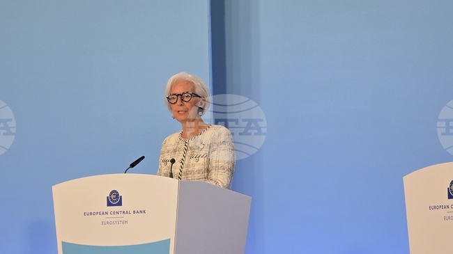 Икономическата ситуацията в еврозоната няма нищо общо със "стагфлация", каза президентът на ЕЦБ Кристин Лагард