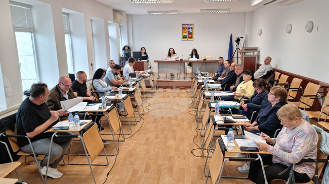 Отчети на читалища, решения, свързани с финанси и имоти, приеха общинските съветници в Мездра