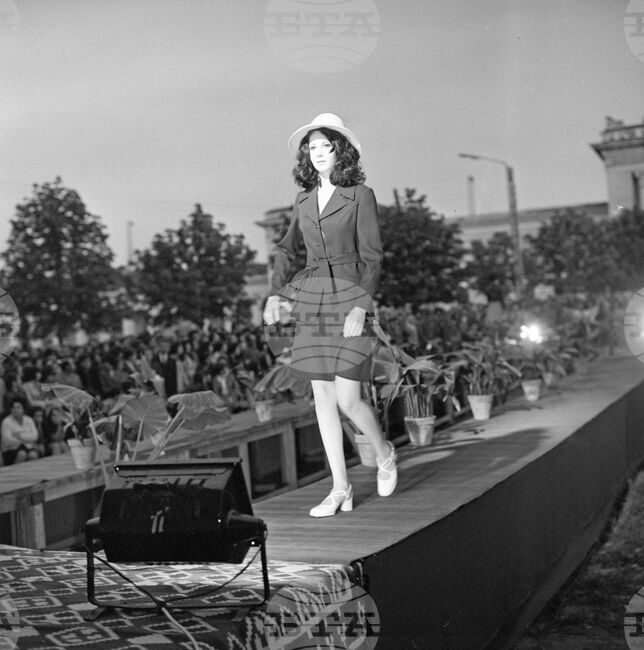 May 2, 1974: Fashion Show in Ruse Presents 300 New Models