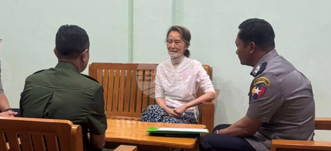 Myanmar Suu Kyi