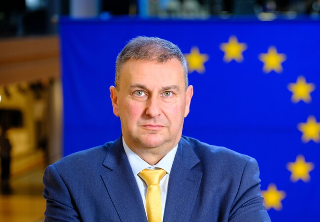 По инициатива на Емил Радев евродепутати питат ЕК за пропуски в контрола върху храните и вноса