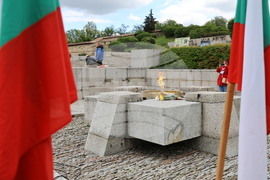Панагюрище - 150 години от Априлското въстание - гирлянда - полагане