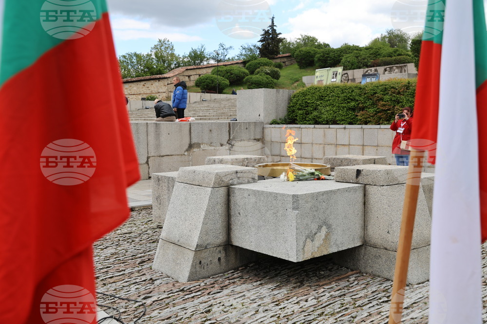 Панагюрище - 150 години от Априлското въстание - гирлянда - полагане