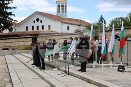 Панагюрище - 150 години от Априлското въстание - гирлянда - полагане